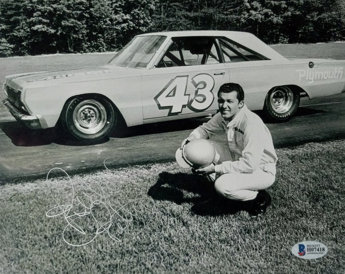 Richard Petty 8x10 Authentic Signed Photo W/ Beckett COA - NASCAR - Racing Legend