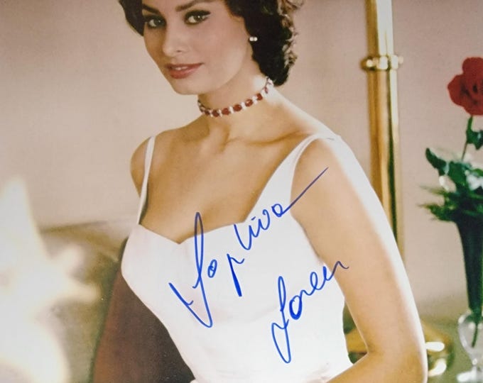 Sophia Loren 8x10 Authentic Signed Pho to W/ Beckett BAS COA