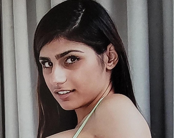 Mia K Authentic Signed 8x10 Photo W/ 3rd Party COA Authentication