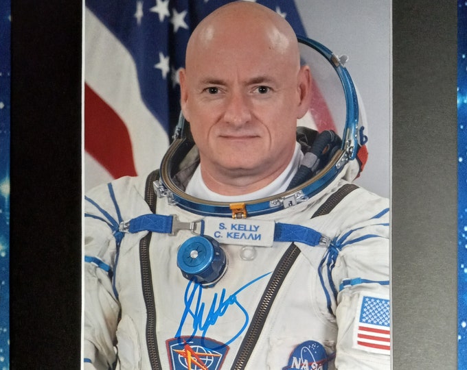 Scott Kelly Authentic Signed 8x10 Photo With A Custom Frame Ready Matte & 3rd Party Authentication - NASA