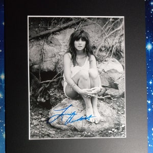 Linda Ronstadt Authentic Signed 8x10 Photo With A 11x14 Frame Ready Matting + 3rd Party Authentication