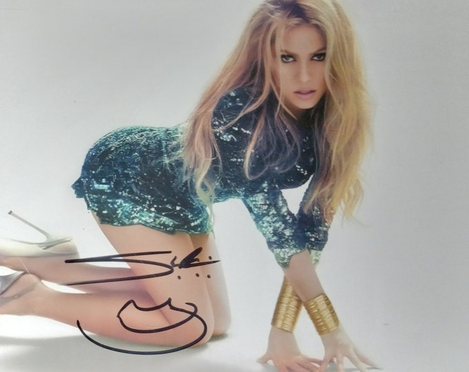 Shakira Authentic Signed 8x10 Photo W/ Lighthouse COA Authentication