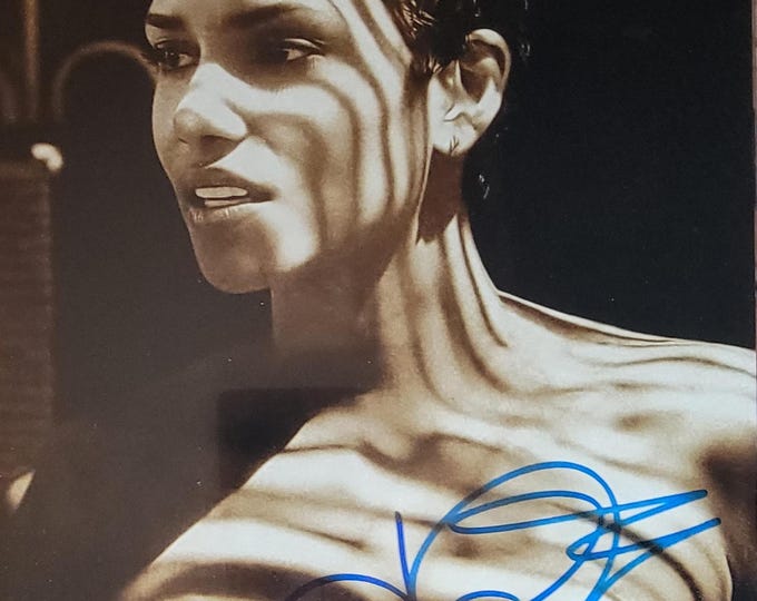 Halle Berry Authentic Signed 8x10 Photo W/ 3rd Party COA Authentication