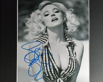 ブルック シールズのサイン入り 8x10 写真（フレーム入り