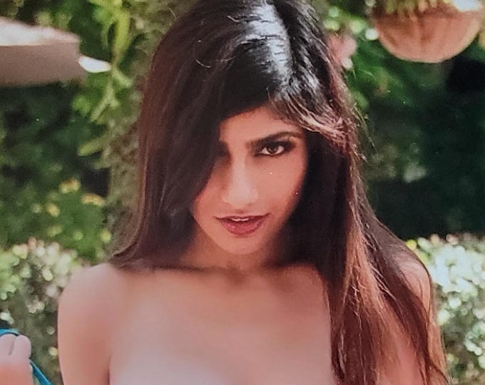 Mia K Authentic Signed 8x10 Photo W/ 3rd Party COA Authentication