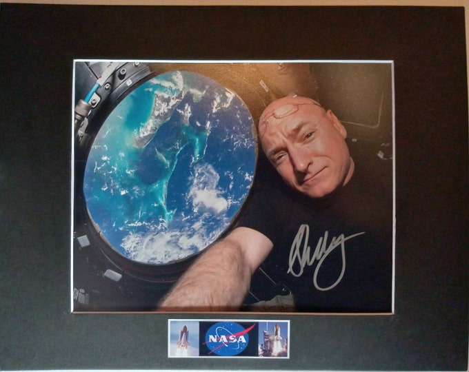 Astronaut Scott Kelly Authentic Signed 8x10 Photo With Custom Frame Ready 11x14 Matting W/ COA - NASA