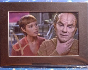 Foto firmada auténtica de John Billingsley de 4 x 6 con marco listo de 5 x 7 + autenticación de terceros - Star Trek