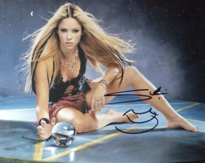 Shakira Authentic Signed 8x10 Photo W/ Lighthouse COA Authentication