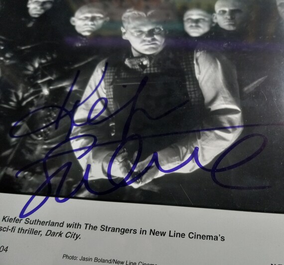 キーファー・サザーランド サイン入り 8x10 写真 (A1COA 付き