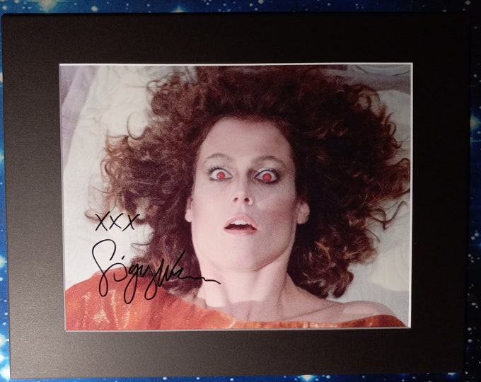 Sigourney Weaver 8.5x11 Authentic Signed Photo With An 11x14 Frame Ready Matting + 3rd party Authentication - Ghostbusters