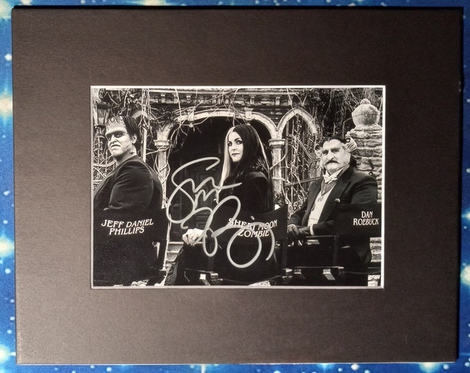 Sheri Moon Zombie 5x7 Authentic Signed Photo With An 8x10 Frame Ready Matting + 3rd party Authentication - The Munsters