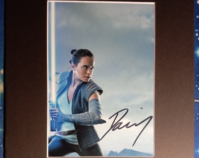 Daisy Ridley 5x7 Authentic Signed Photo With An 8x10 Frame Ready Matting + 3rd party Authentication - Star Wars