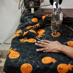 Suzani Embroidery - Fairtrade, sustainable, and ethically made by artisans in India, design by thaamsz. Geborduurde jas, oranje bloemen. Hippie boho style