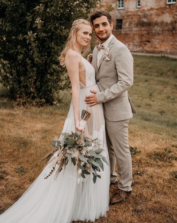 Flattering Boho Chic Wedding Dress V 