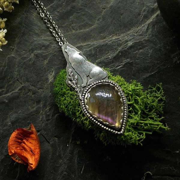 Pendentif loup argent et labradorite violette