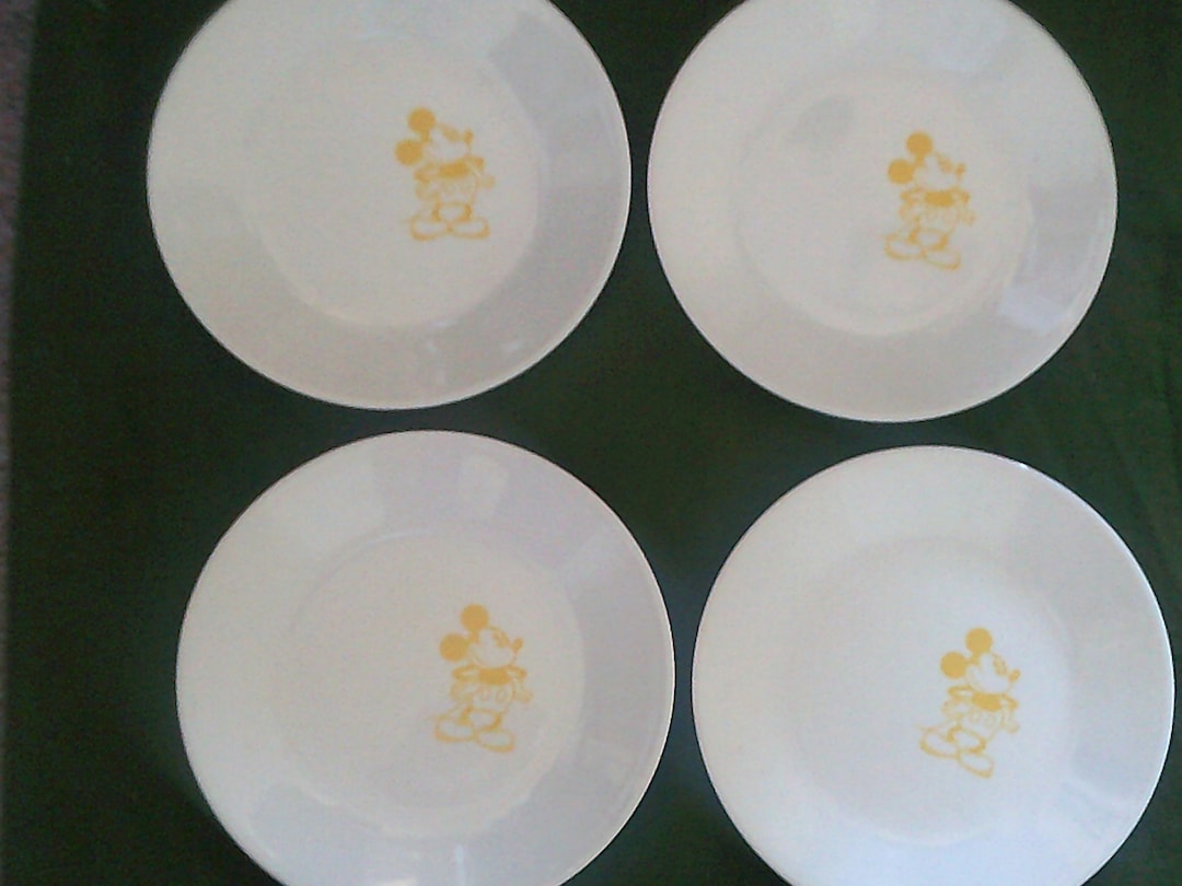 New DISNEY Corelle MICKEY MOUSE Plates Classic Yellow Mickey on White ...