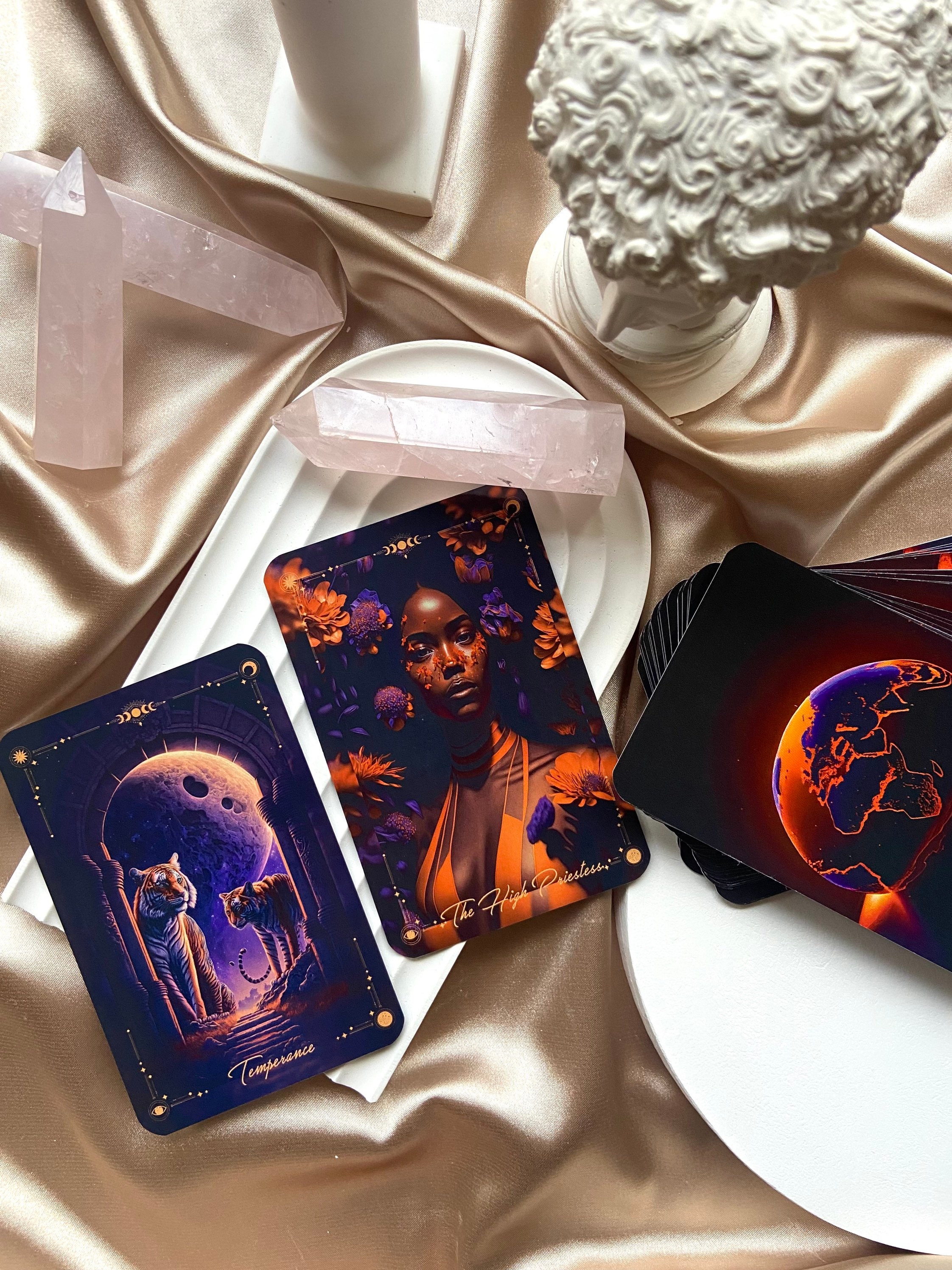 Luce Dell'Universo Tarot Deck: 78 Tarot Cards, Guidebook & Pouch