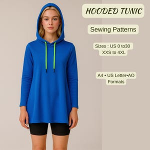 Op de afbeelding: Een blauwe tuniek met capuchon en neon groene trekkoorden. De tuniek met lange mouwen wordt gecombineerd met een zwarte short. De afbeelding bevat tekst: "HOODED TUNIC", "Sewing Patterns", "Maten: US 0 tot 30, XXS tot 4XL" en "A4 • US Letter • AO Formats".