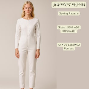 Könnte beinhalten: Ein cremefarbener Jumpsuit-Pyjama mit langen Ärmeln und Reißverschluss. Das Kleidungsstück ist ein Schnittmuster, mit Größen von US 0 bis 30 und XXS bis 4XL. Das Bild enthält auch den Text "JUMPSUIT PYJAMA" und "Sewing Patterns".