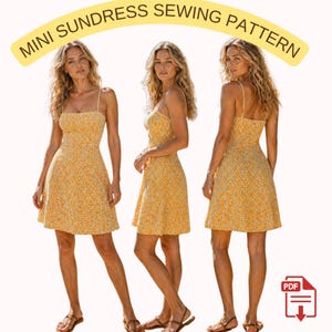 Peut inclure: Trois images d'une robe d'été jaune à motifs floraux. La robe a de fines bretelles et un corsage ajusté qui s'évase en une jupe courte. Le texte "MINI SUNDRESS SEWING PATTERN" est arqué au-dessus des robes.