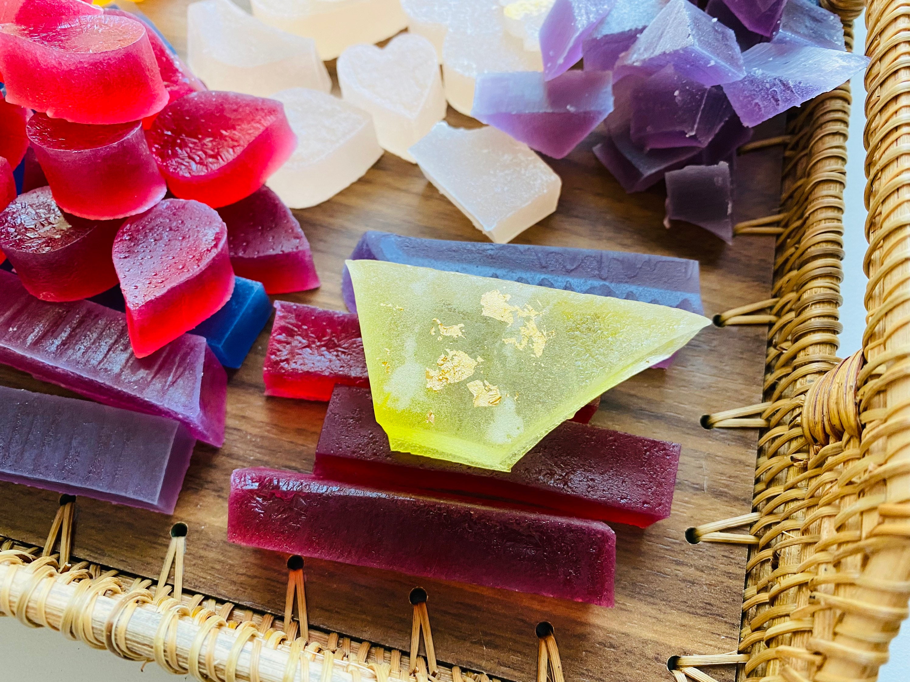  8 Flavors Box, Kohakutou Crystal Candy, All Natural  Gluten-free Vegan Candy, Edible Gemstone Crystal Jelly Candy, Edible Gems :  Grocery & Gourmet Food