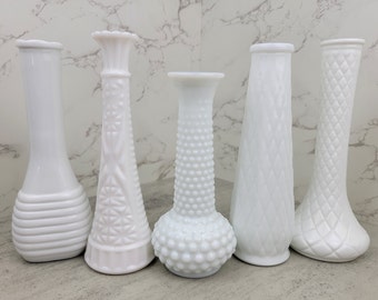 Vintage milk glass bud vases (set of five) | vintage milk glass vases for wedding or event décor
