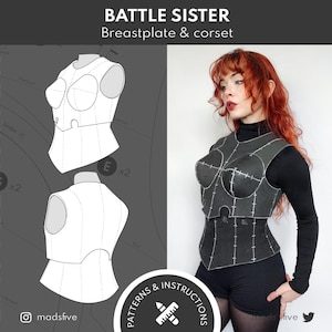 Può includere: Immagine che presenta un design di pettorale e corsetto con la scritta "BATTLE SISTER". Il design è mostrato come un diagramma e indossato da una persona. Il pettorale è nero con cuciture bianche e una forma curva. Il corsetto è anch'esso nero.