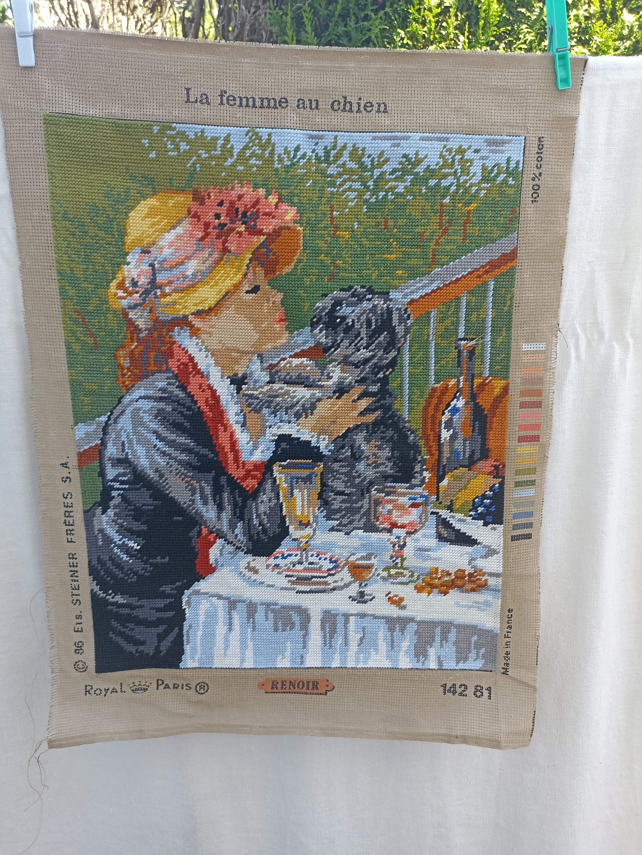 Chien encadré tapisserie - France