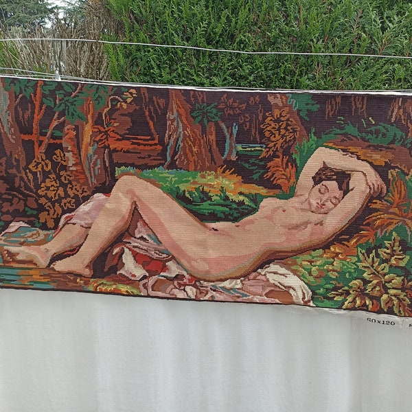Tableau tapisserie vintage français Canevas brodé fini a l'aiguille femme allongé nue la nymphe endormie décoration french tapestry