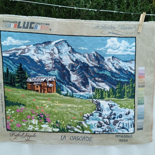 Tapisserie français vintage canevas brodé main fini le chalet enneigé arbre fleurs