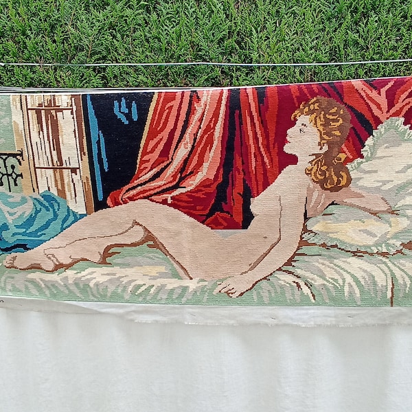 Tableau tapisserie vintage français Canevas brodé fini a l'aiguille femme allongé nue décoration murale french tapestry