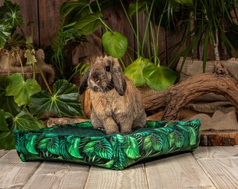 XL-size bed with removable cushion for rabbits and ferrets