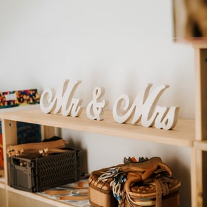 Letrero de Sr. y Sra. para mesa principal, decoraciones de boda para mesas y recepción, letrero rústico blanco de Sr. y Sra., letras de madera para mesa de novios