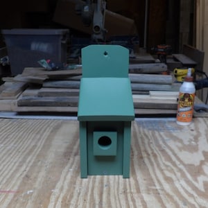 Bluebird Birdhouse with Preator Guard and Ventilation holes. Front Opens for Easy Cleaning. Mounting Screw Included.