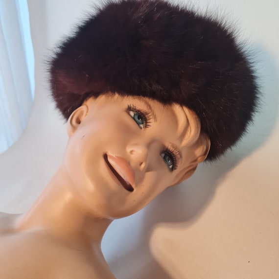 Fur hat & ice skates | with original stickers | 50s | Antique