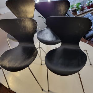 Arne Jacobsen | 7 Series | Manufacturer Fritz Hansen | black I ash | 70s