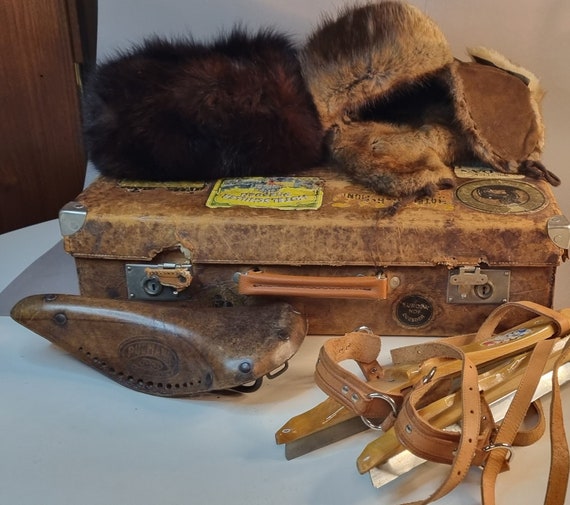Winter decoration | Suitcase saddle ice skates fur | Midcentury | Vintage | 50-60ies