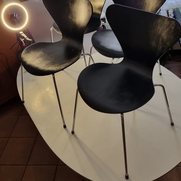 Arne Jacobsen | 7er Stapelstuhl | 3107 | Hersteller Fritz Hansen | schwarz