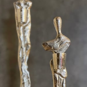 Juego de 2 portavelas de aluminio con escultura vintage.