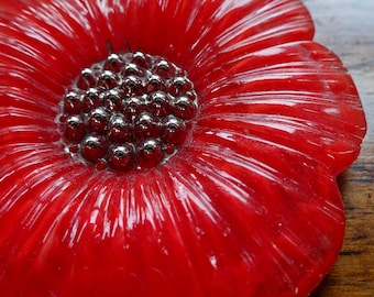 spilla antica art deco ceca in vetro rosso brillante cromato con margherita, fiore, insolita spilla a clip per abito anni '30 -C878