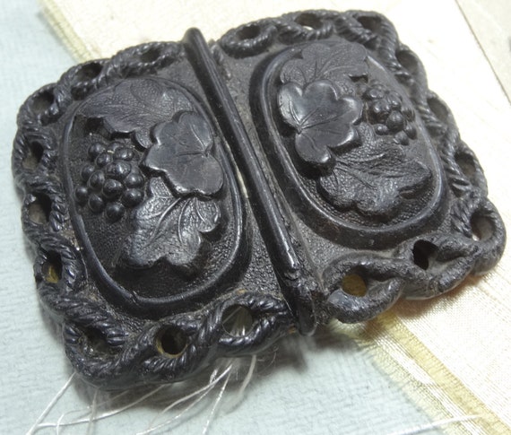 Victorian ornate pressed horn grape vine fruit je… - image 1