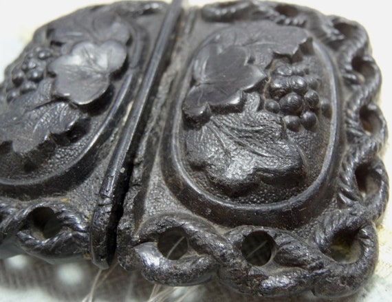 Victorian ornate pressed horn grape vine fruit je… - image 4