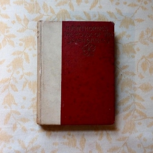 Livre ancien The House of Seven Gables Hawthorne 1893 édition Salem format de poche