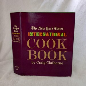 Vintage Cookbook: The New York Times International Cook Book 1st Edition 1971 Craig Claiborne HCDJ