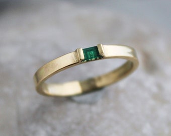 Natural emerald solid gold engagement ring, Green gemstone promise band ring, 14k minimal solitaire ring, 18k dainty stackable ring