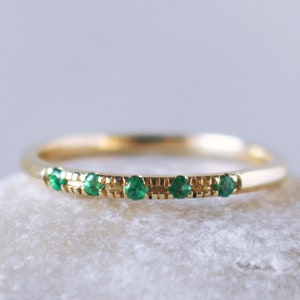 18K gold natural emerald wedding band, Solid gold dainty stackable ring, Green gemstones minimalist promise band ring