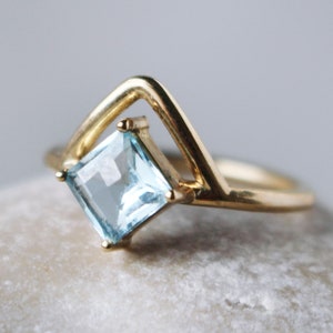 Solid gold engagement ring with princess cut blue topaz, Solitaire natural blue gemstone bridal ring, Gold November gemstone ring image 2