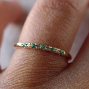 Solid gold wedding band with natural emerald, 18k gold dainty stackable ring, Green gemstones minimalist promise ring, Christmas gift