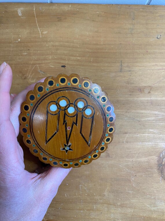 Round Lidded Wooden Box with Shell Inlay - Trinke… - image 1