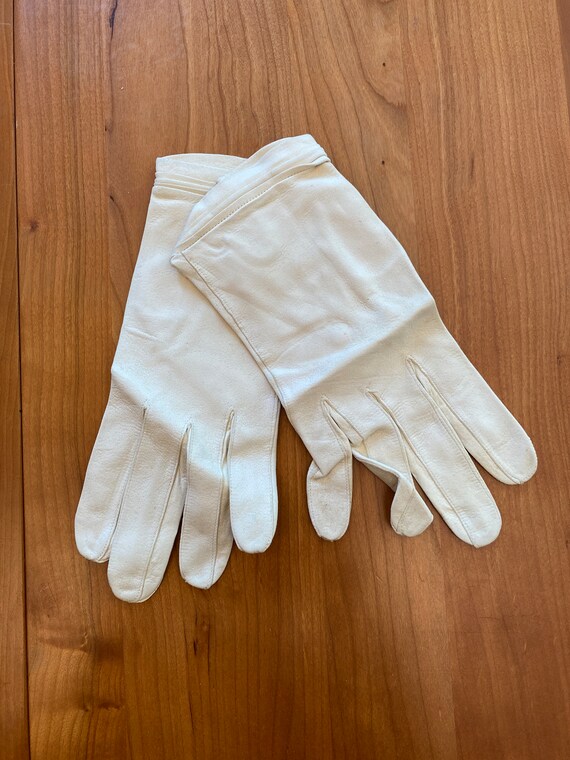 70s ladies vintage cream Gem